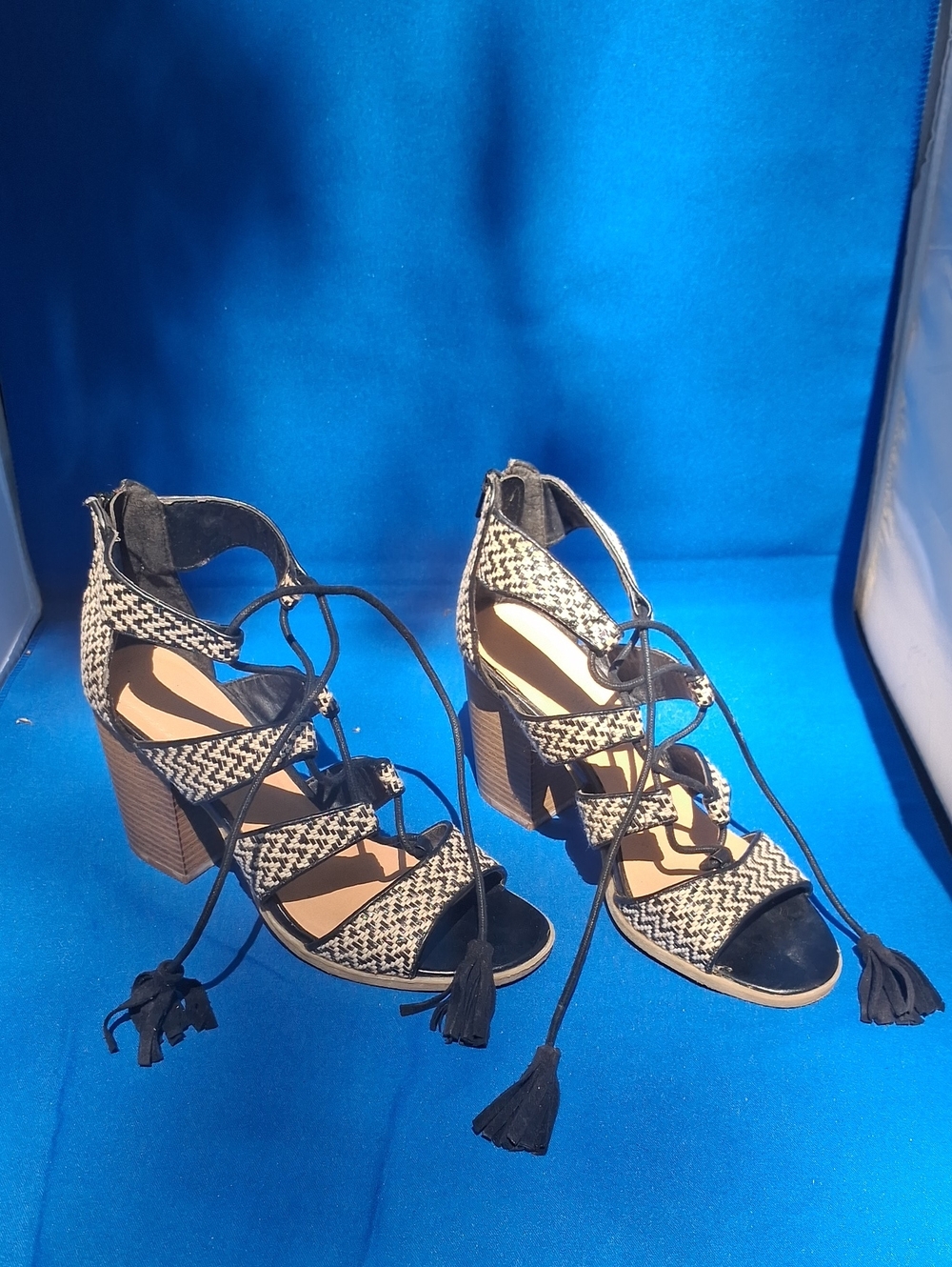 Indigo rd. Pinka Lace-Up City Sandals Size 8 Black Multi Fabric